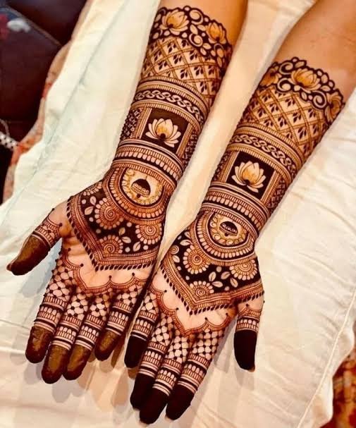 Full hand Arabic bridal mehendi design