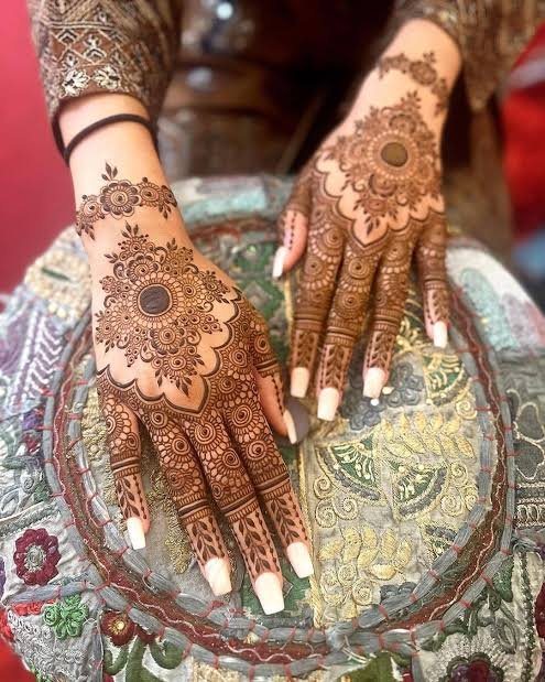 Latest Arabic bridal mehendi design