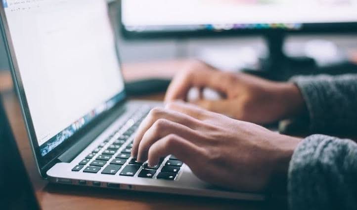 How to Stay Focused While Studying Online