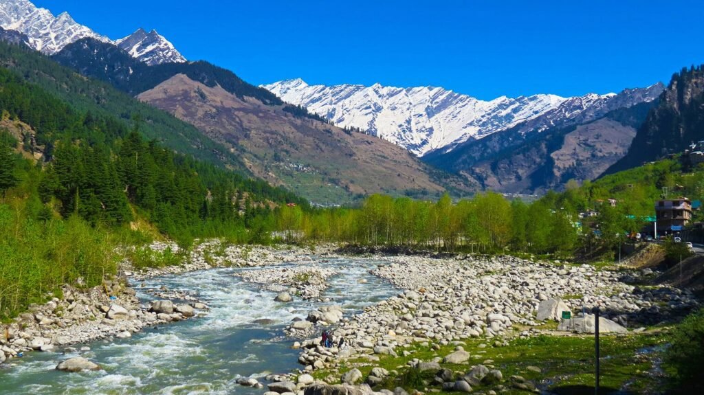 Manali Tour Package from Delhi by Volvo